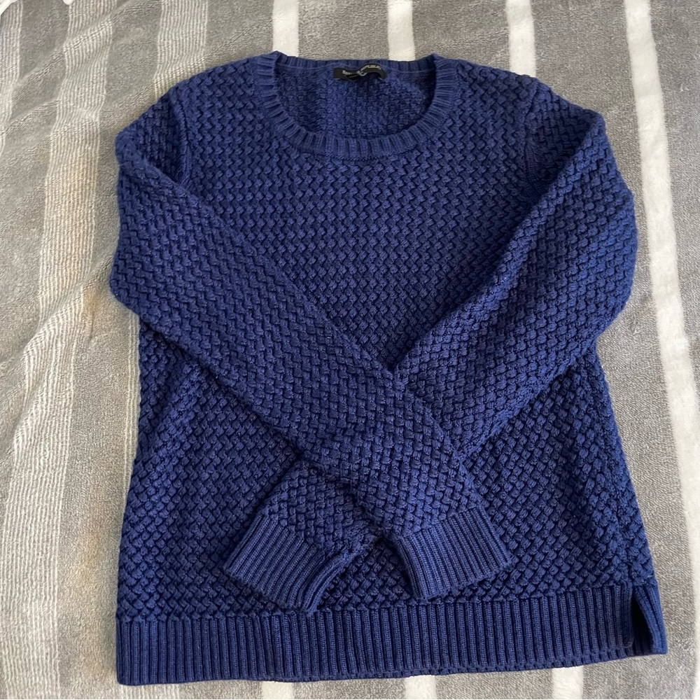Size small navy BANANA REPUBLIC sweater